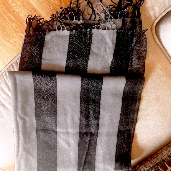 Nordstrom's Women's Silk/Wool Scarf/ Oblong/ Grey & Black Strips/ Fringe - Picture 3 of 5